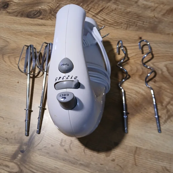 Emerson White Hand Mixer - Picture 4 of 5